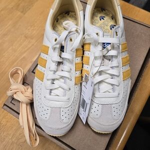 Adidas White and Yellow Sneakers